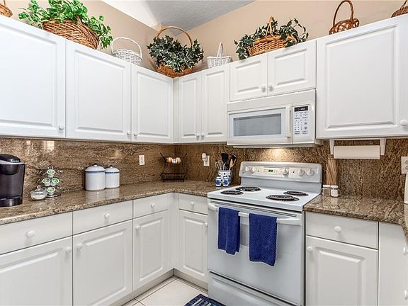 4th image of 3058 SW Solitaire Palm Dr