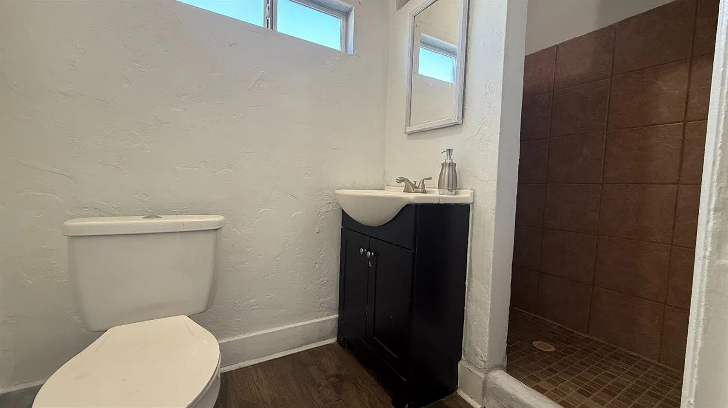 1 bed, 2230 sqft, $700 — Photo 2