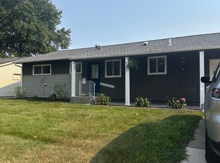 2003 Edgewood Dr, Bettendorf, IA 52722