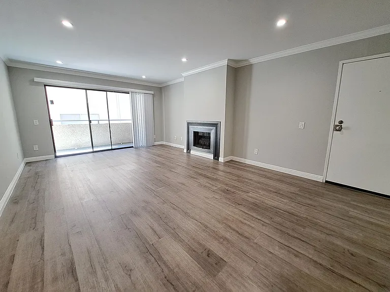 5718 Camellia Ave #107 — Photo 4