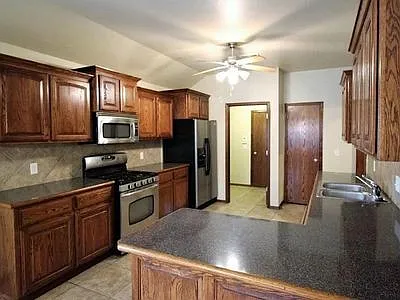 4 bed, 2234 sqft, $1,890 — Photo 3