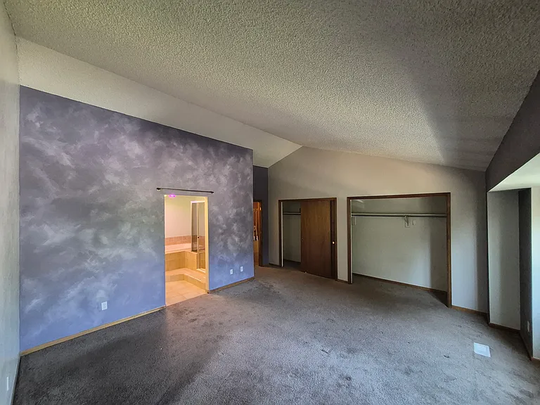4272 Kingsbury Dr — Photo 8