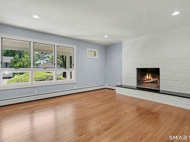145 Casmir Dr — Photo 14