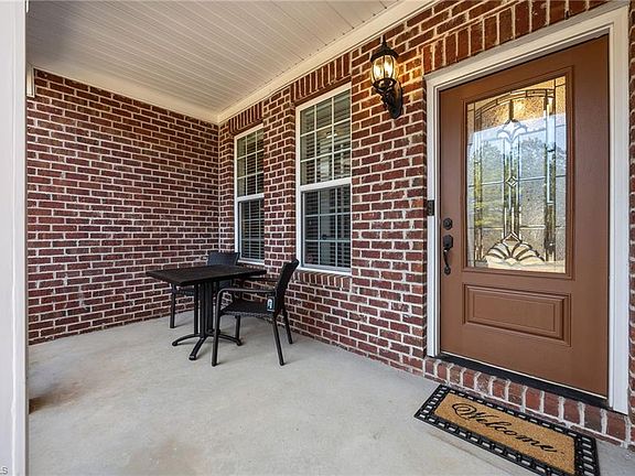 4th image of 995 Chamberlin Dr