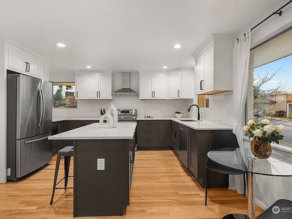 4th image of 502 11th Avenue W