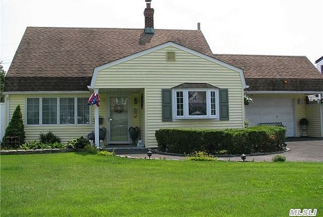 1st image of 12 Fox Ln