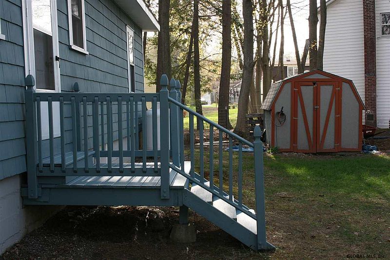 2nd image of 495A KENWOOD Avenue