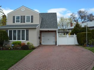 22 Howard Ave, New Hyde Park, NY 11040