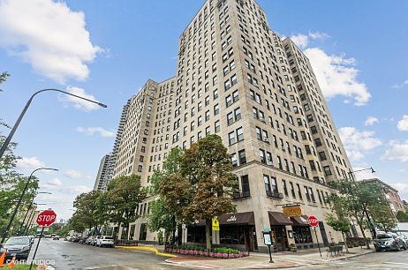 2nd image of 2000 N Lincoln Park W #1406