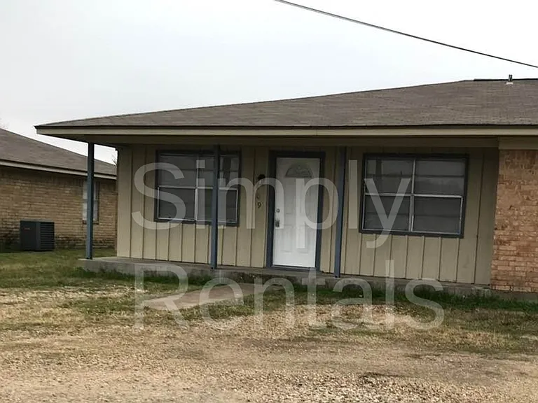 409 Maple St — Photo 2