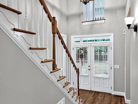 4th image of 128 Lauren Rose Ln