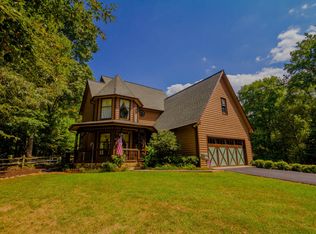 100 Willowood Dr, Vinton, VA 24179