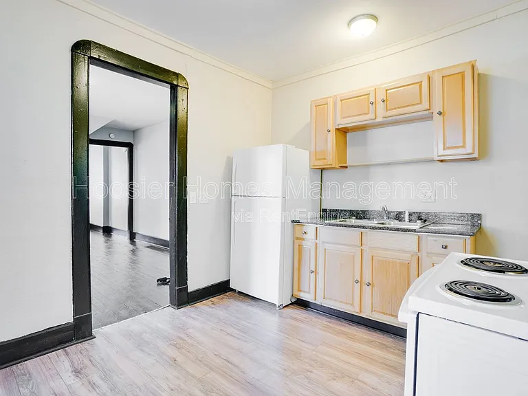 2511 Turner Ave — Photo 8