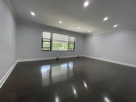 2nd image of 2924 W Summerdale Ave #2