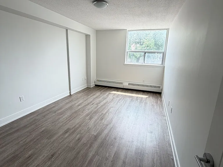 147 Wellington St W #202 — Photo 15