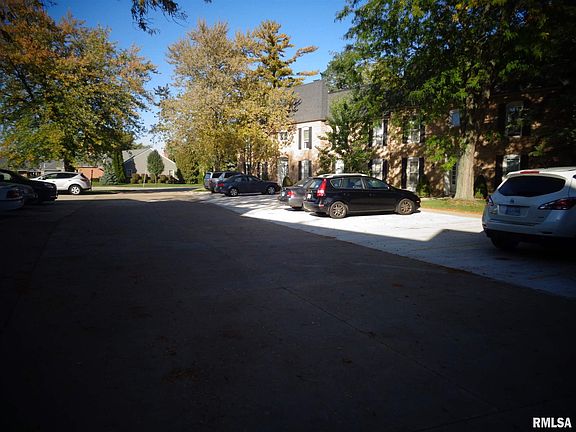 4th image of 810 W Loire Ct #210