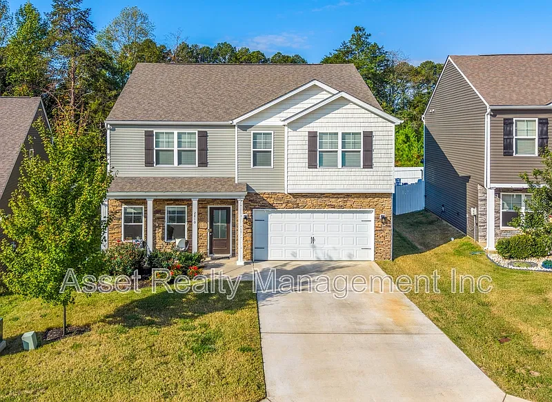 4 bed, 2.5 bath, 2787 sqft, $3,295 — Photo 4