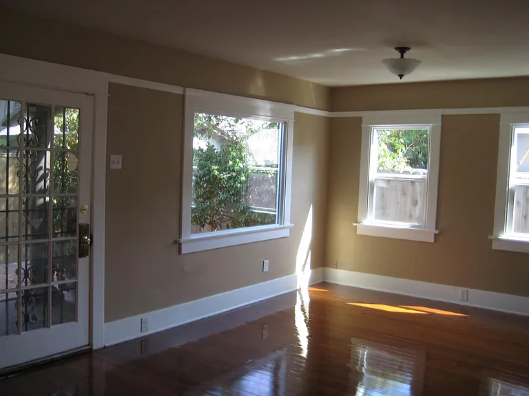 291 Redondo Ave — Photo 13