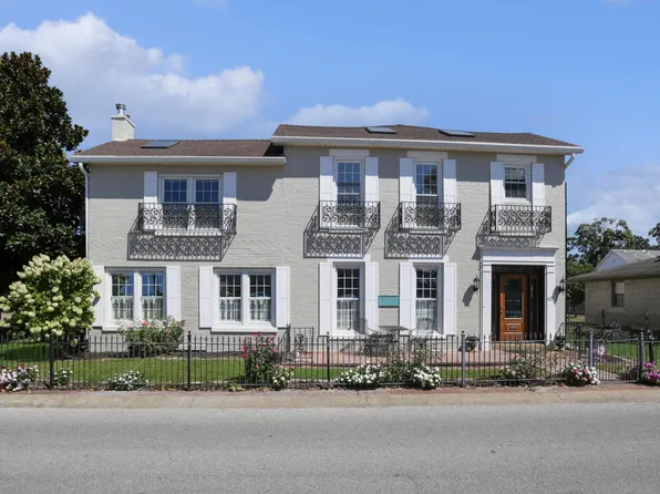 422 W Water St, Newburgh, IN 47630