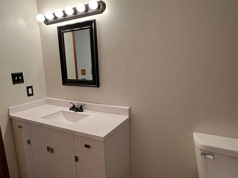 549 Hanover Dr — Photo 17