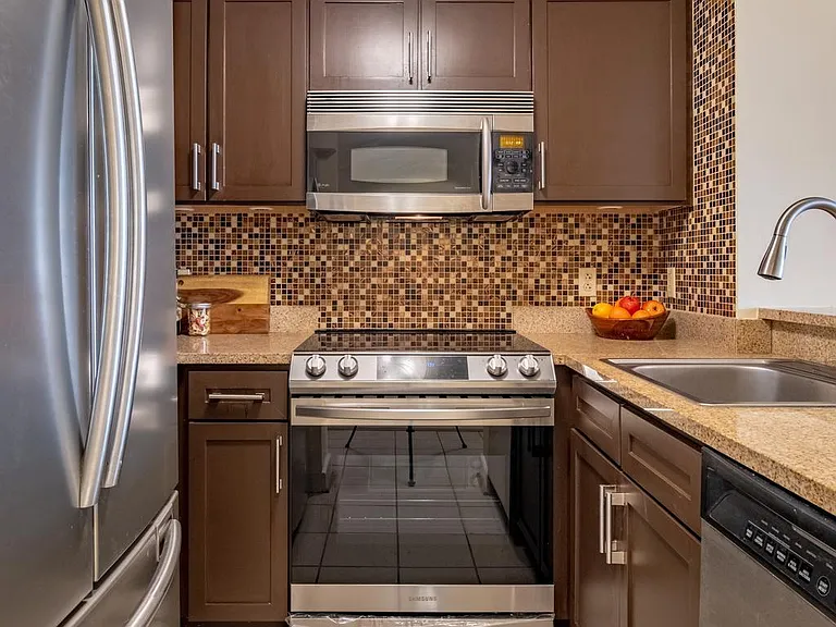 1150 K St NW #1008 — Photo 18