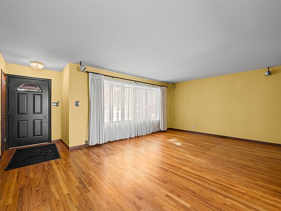 4th image of 1368 E Palatine Rd