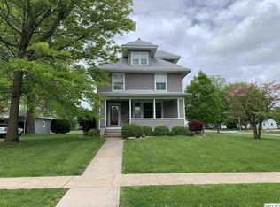 33 N Scofield St, Carthage, IL 62321