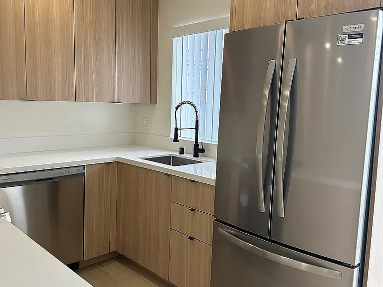 8223 Blackburn Ave. — Photo 4