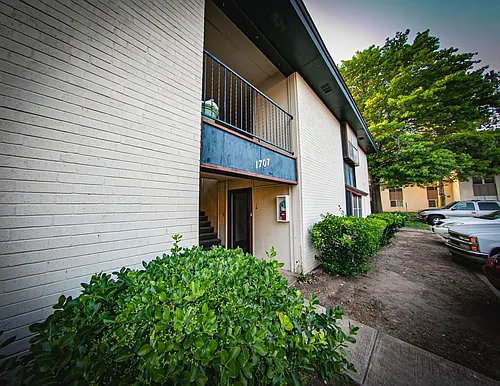 1707 E Lindsey St #4 Photo 1