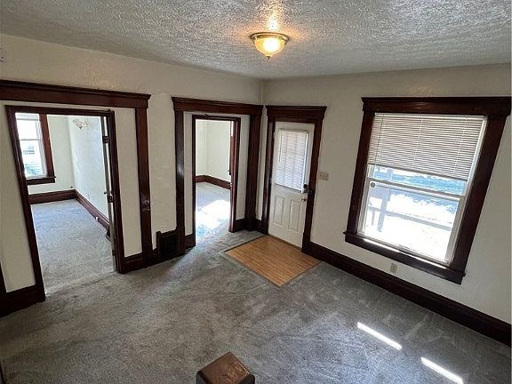 5th image of 481 Sherman St