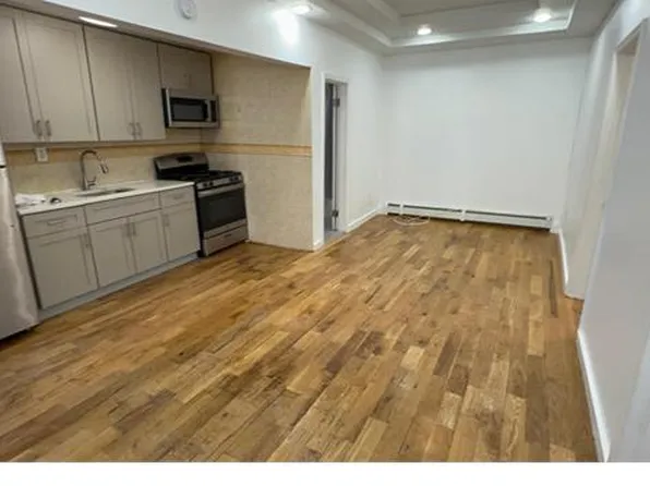 1315 E 222nd St #1, Bronx, NY 10469