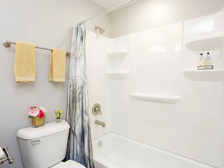 The Belmont Apartments — Photo 20