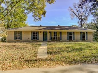 106 Columbus Rd, Vicksburg, MS 39180