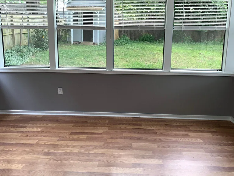 310 Bickett Blvd — Photo 11
