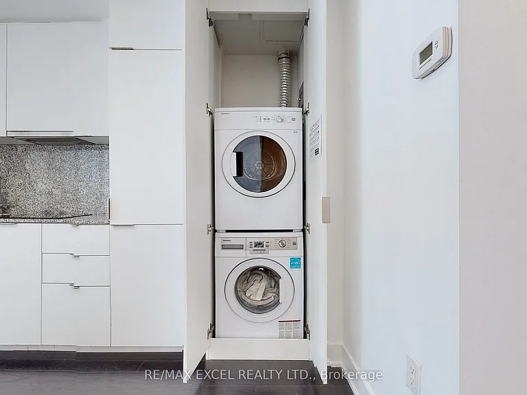955 Bay St #404 — Photo 16