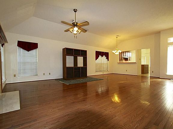 Large living area with fire place - great for entertaining!