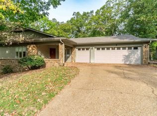 8 Rodriguez Pl, Hot Springs Village, AR 71909
