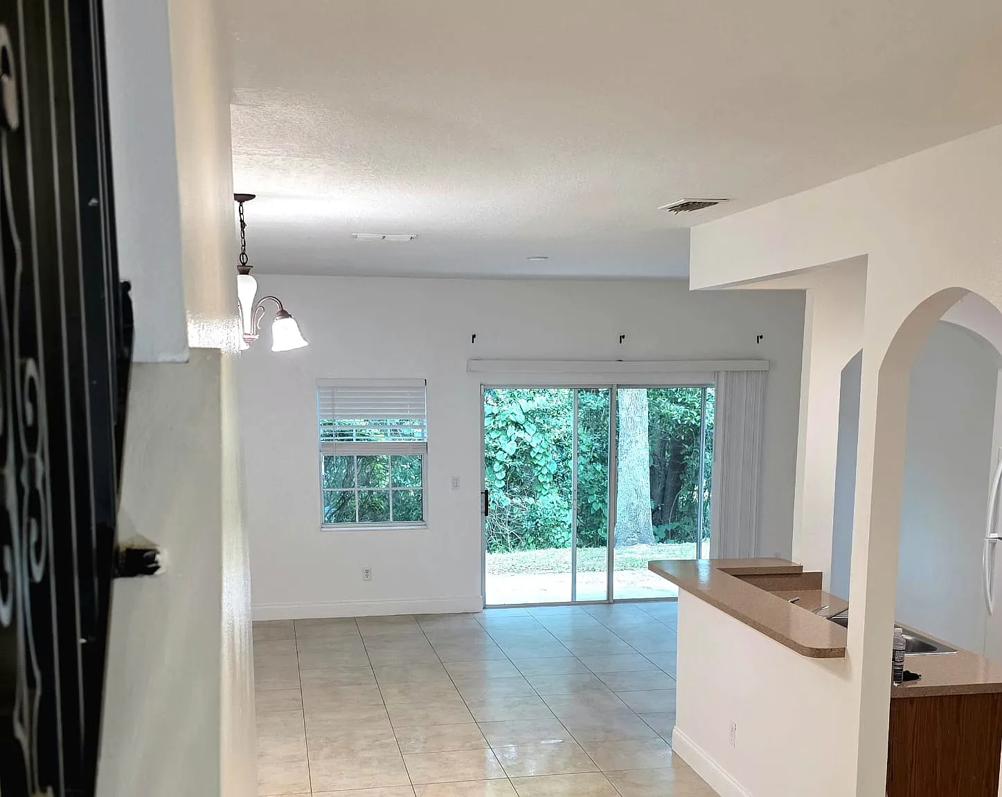 3 bed, 2.5 bath, 1800 sqft, $2,150 — Photo 3