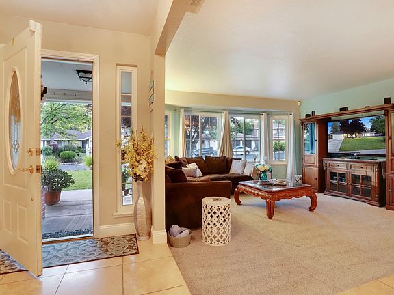 3rd image of 100 Canyon Rim Dr