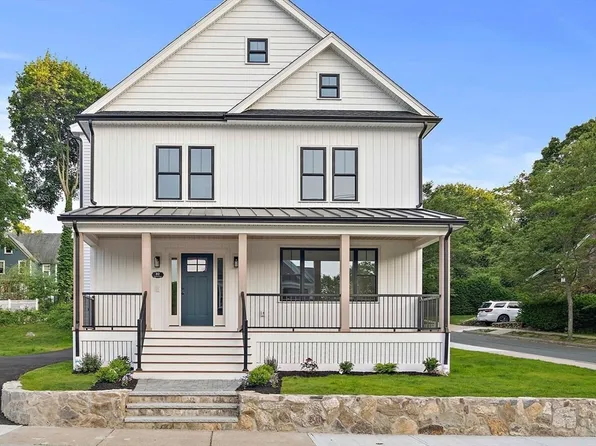 82 Oakland St, Melrose, MA 02176