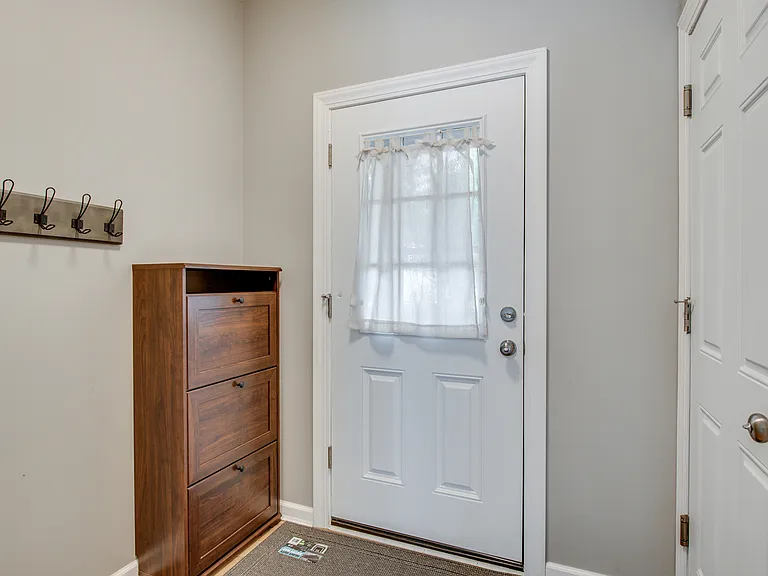 2527 Bordeaux Ln — Photo 3