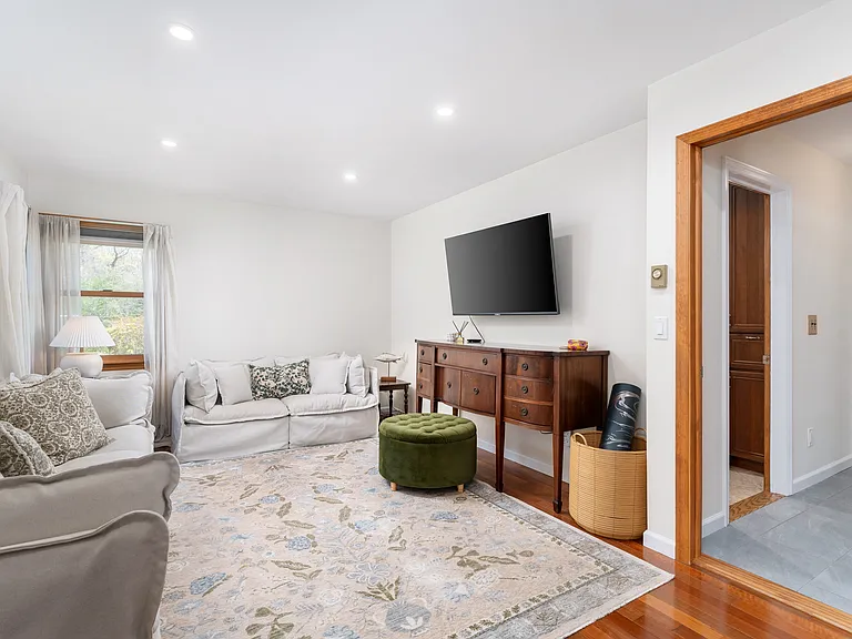 9 Howell Pl — Photo 7