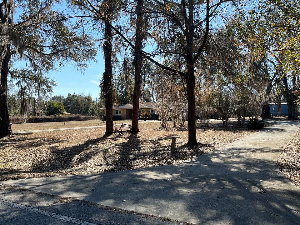 1st image of 924 Racetrack Ln SE