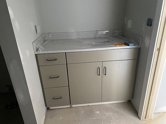 5th image of 210 W 13th St #304
