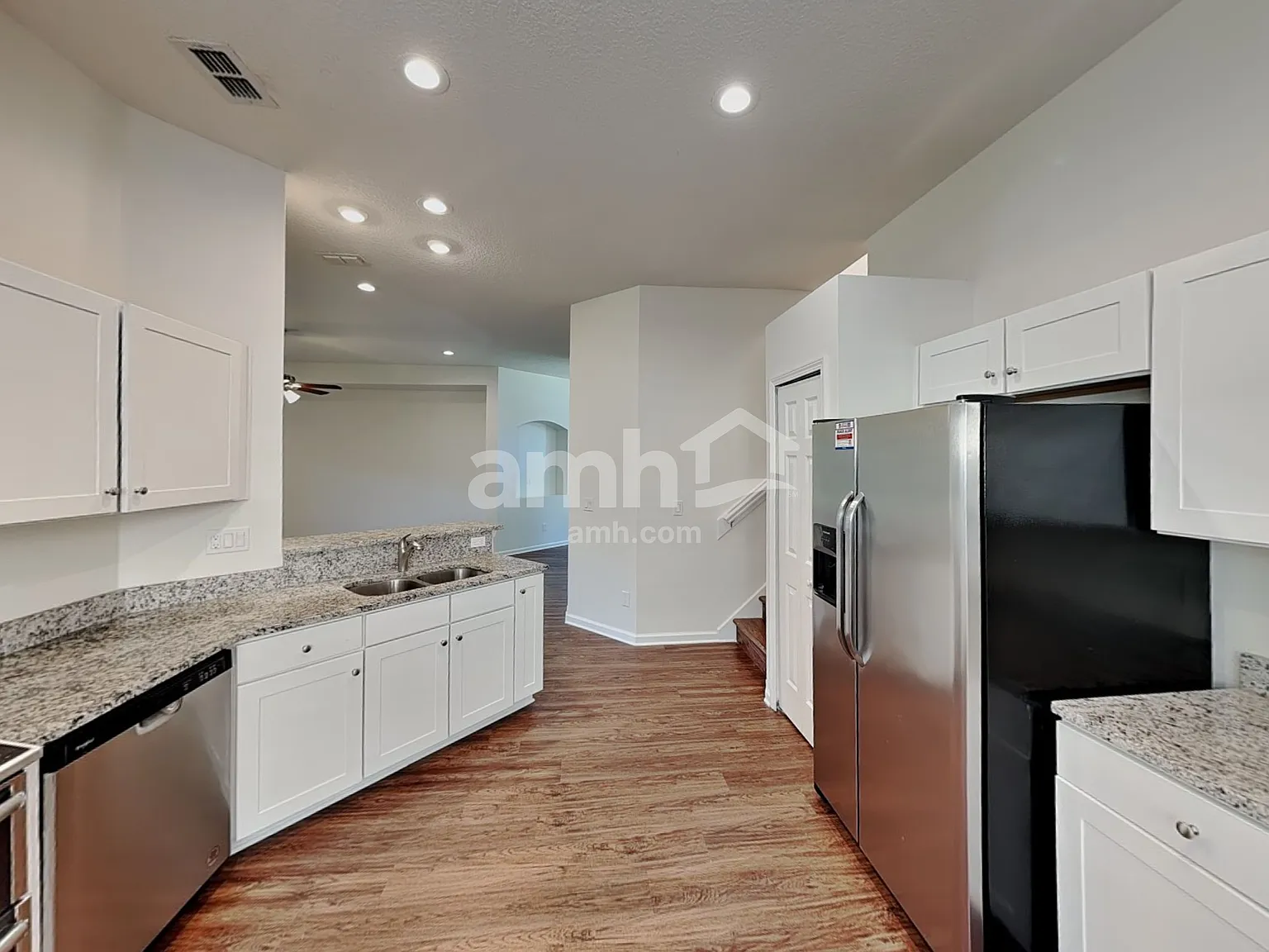 5 bed, 3.0 bath, 2428 sqft, $3,240 — Photo 4