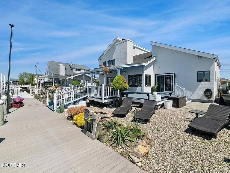 385 Aldo Dr — Photo 51