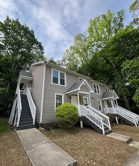 Oak Square Apartments — Photo 18