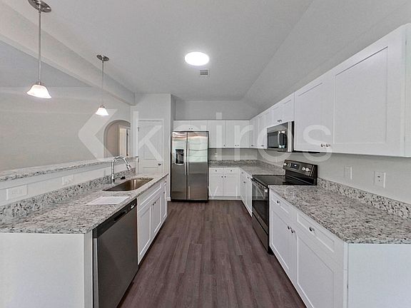 5th image of 751 Park Ln
