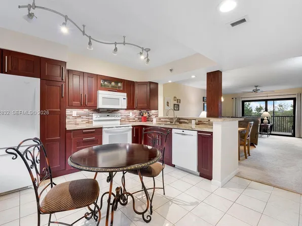 2200 S Cypress Bend Dr APT 406, Pompano Beach, FL 33069