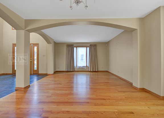 5th image of 28 Carrington Ct